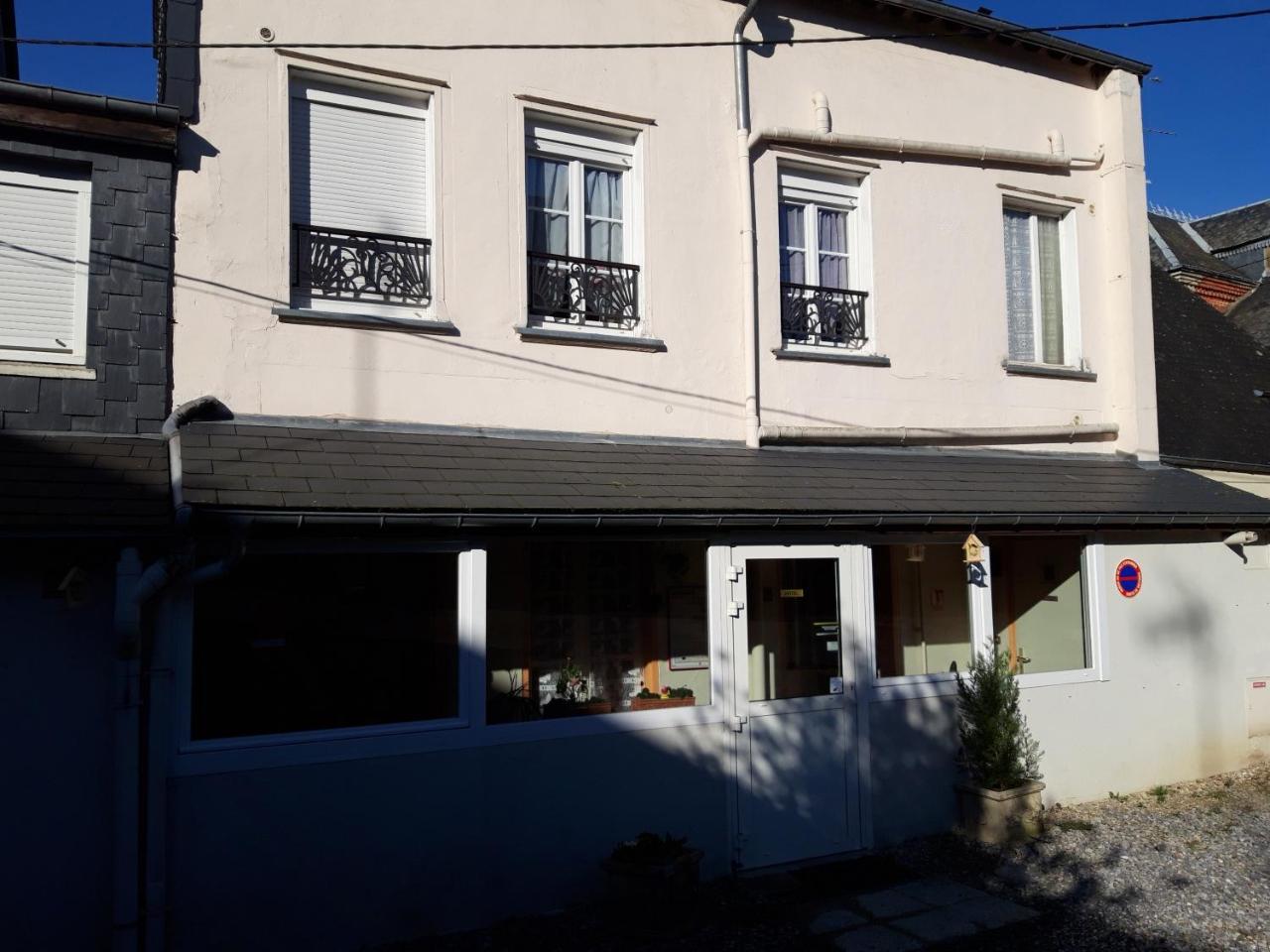 Le Gibergeon Hotel Signy-l'Abbaye Bagian luar foto